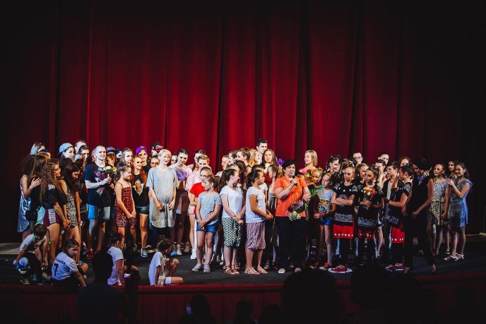 В Ужгороді студія сучасного танцю «Бліц» провела звітний концерт – 65