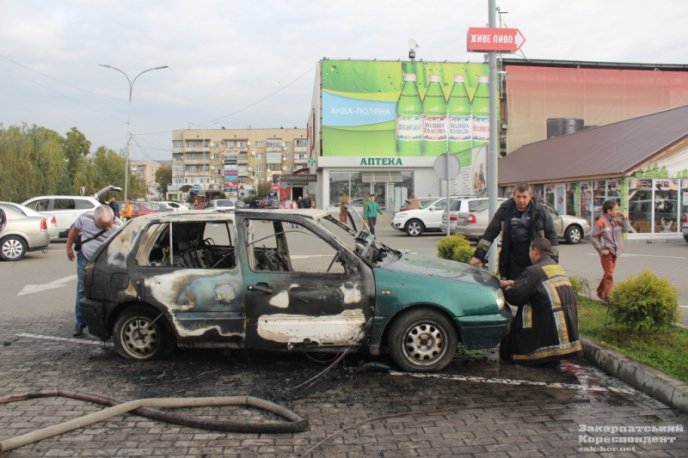 На стоянці біля ужгородського "Дастору" горів автомобіль – 03