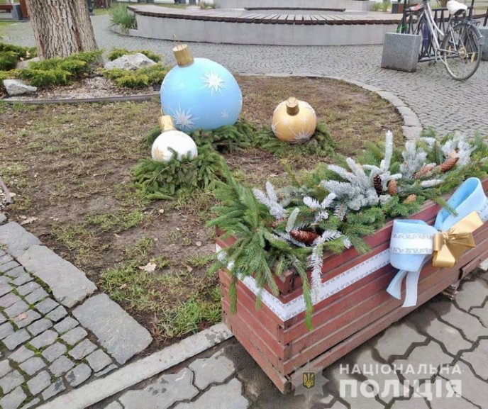 Судитимуть чоловіка, який пошкодив новорічні декорації у центрі Берегова – 03