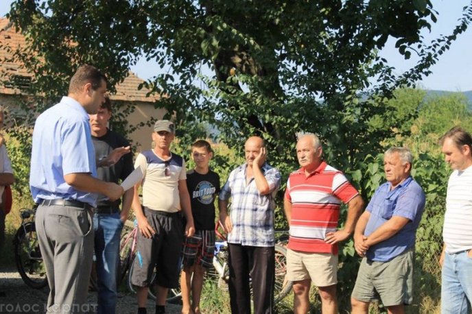 На Виноградівщині селяни перекрили дорогу – 01