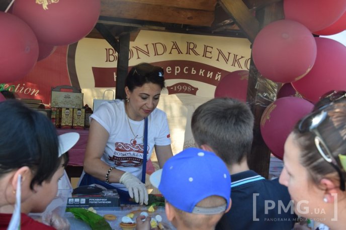 У парку "Перемоги" в Мукачеві влаштували свято для дітей – 19