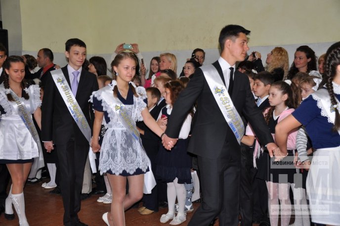 У мукачівській ЗОШ №20 відбулось свято "Останнього дзвоника" (ФОТО) – 26