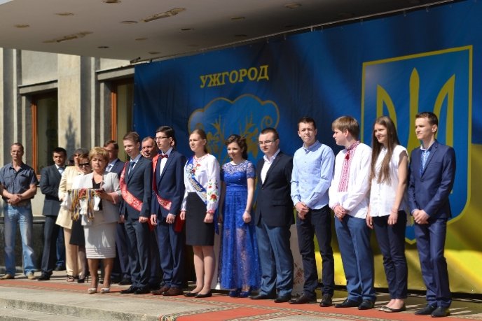 Ужгородські випускники теж станцювали вальс (ФОТО) – 08