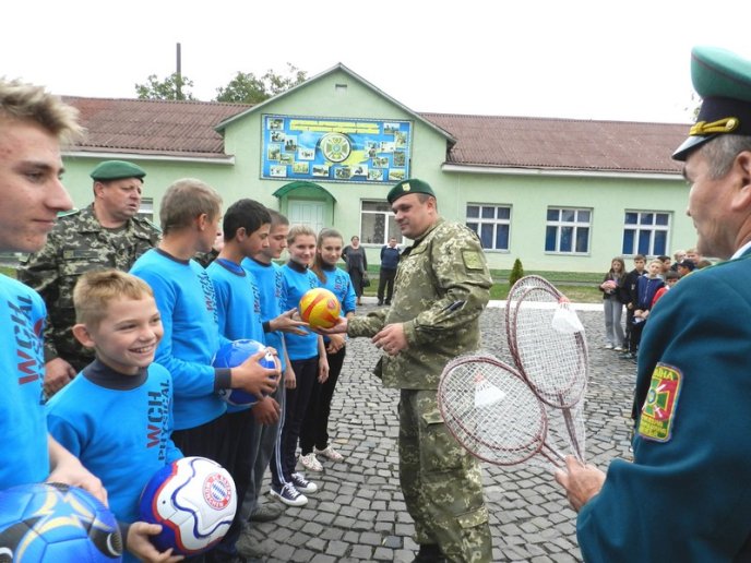 Близько сотні школярів приїхали до Мукачева на змагання "Юні друзі прикордонників" – 09