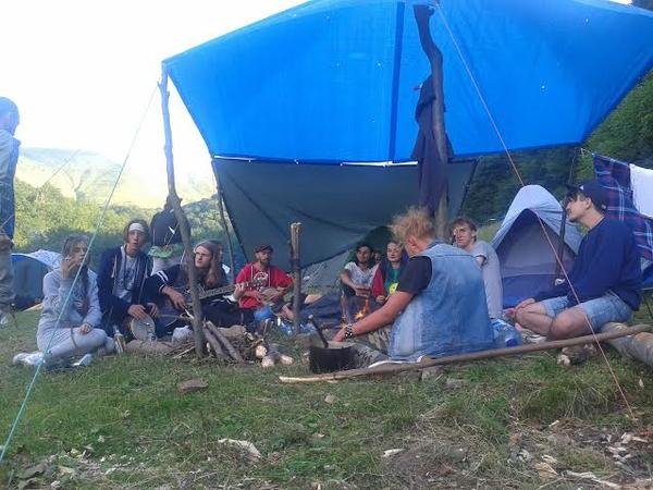 Без сцен та реклами: біля водоспаду Шипіт проходить рекордний з’їзд неформалів – 11