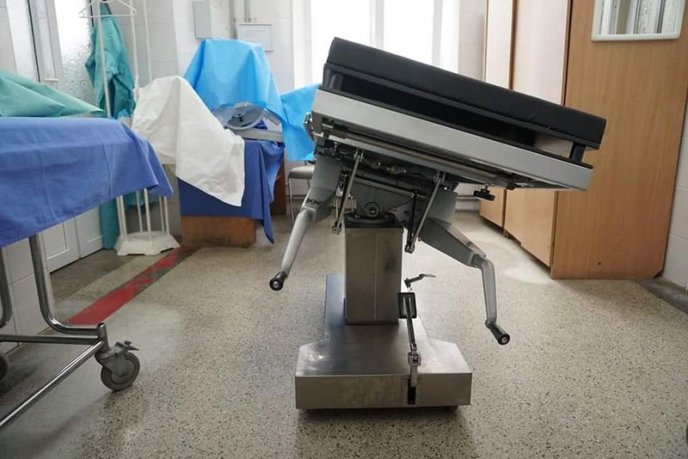 Для Мукачівської ЦРЛ придбали сучасний операційний стіл – 02