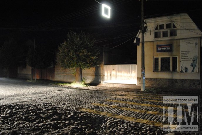 Ноу-хау від дорожників: у Мукачеві знаки вночі вже навіть світяться (ФОТОФАКТ) – 04