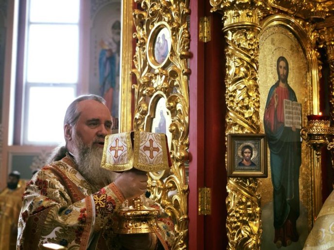 До православного храму в Минаї прибув ковчег з частиною одягу святителя Спиридона  – 20