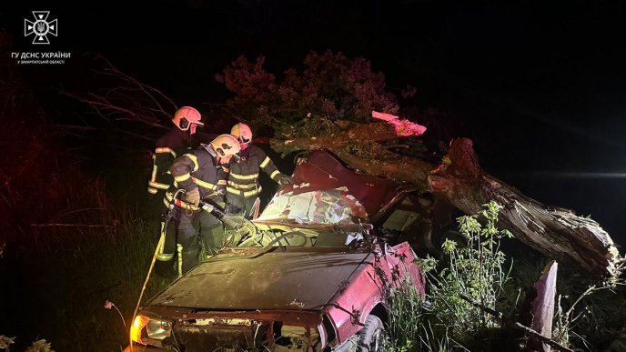 Рятувальники показали фото з місця трагічної аварії на Закарпатті – 02