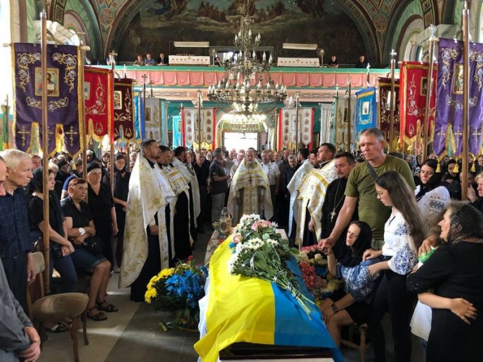На Закарпатті провели в останню путь ще одного Героя – 03