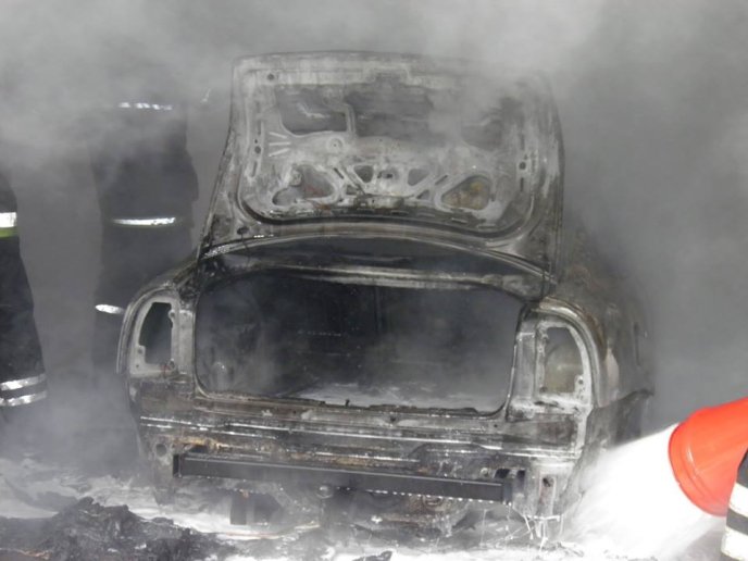 Офіційно про вибух в Ужгороді: внаслідок пожежі чоловік отримав опіки – 02