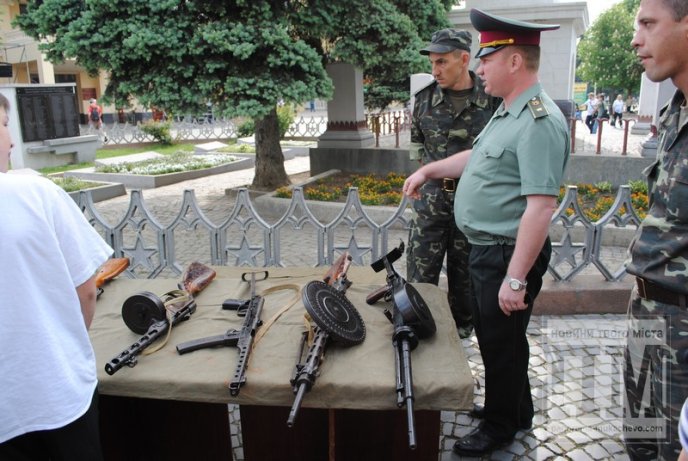 В центрі Мукачева проходить виставка військової техніки та озброєння 128-ї окремої гірсько-піхотної бригади (ФОТО) – 05