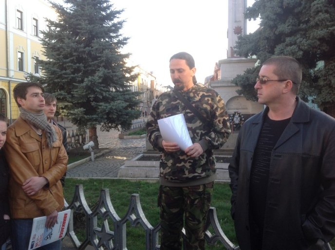 Мукачівці проти меморіалу в центрі міста: люди вимагають перенести поховання (ЗАЯВА,ФОТО) – 01