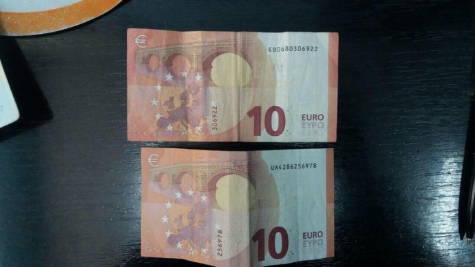 Чоловік за 20 євро намагався "домовитися" з митником – 01