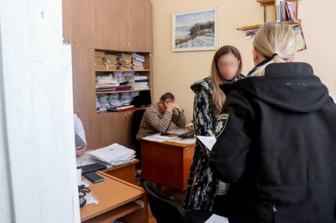 Начальниця медустанови разом зі спільниками організування злочинну схему – 03