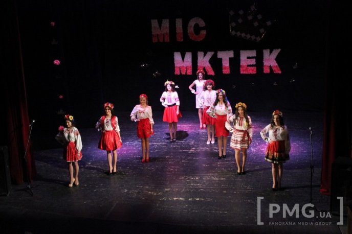 У Мукачеві визначили найгарнішу дівчину кооперативного торговельно-економічного коледжу – 11