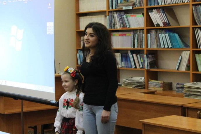 У Закарпатській обласній бібліотеці вшанували пам’ять Героїв Небесної Сотні – 01