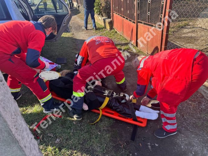 Постраждало кілька людей: в Ужгороді трапилась аварія – 02