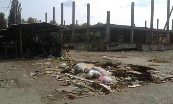 В Ужгороді почали зносити ринок "Білочка"  – 01