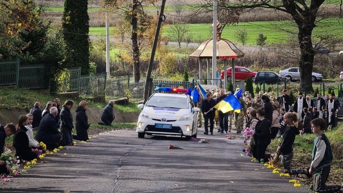 У селі Вільховиця поховали загиблого на війні Івана Діуса – 03