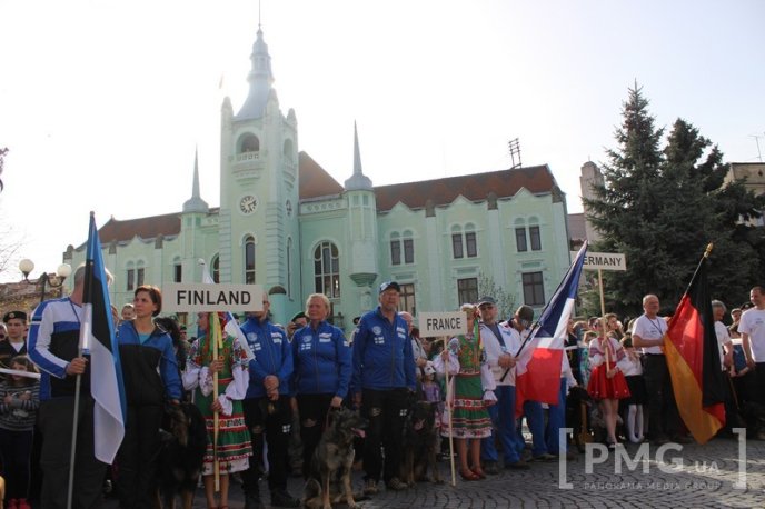 У Мукачеві урочисто відкрили чемпіонат світу зі слідової роботи службових собак – 46