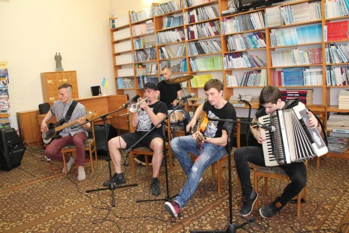 Гостем перших "Літературних гарадичів" став фронтмен відомого закарпатського гурту – 11