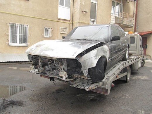 Сьогодні вранці на парковці Ужгородського міськвиконкому горів службовий автомобіль – 02 Сьогодні вранці на парковці Ужгородського міськвиконкому горів службовий автомобіль – 02
