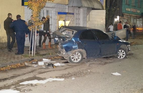 В Іршаві п’яний чоловік викрав Audi A6 та розбив його об два автомобілі працівників міліції (ФОТО) – 02