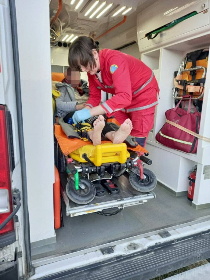 Жінка впала з двометрової висоти / фото: «103 Закарпаття»