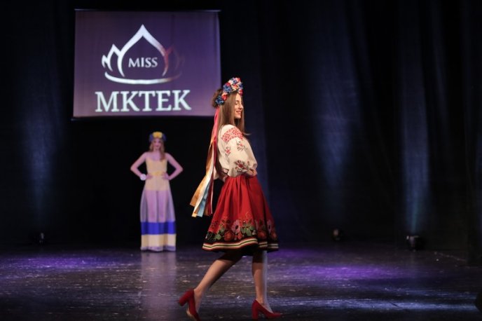 У Мукачеві визначили володарку титулу конкурсу краси "Міс МКТЕК 2018" – 05