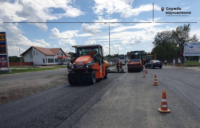 Що відомо про ремонт надважливої дороги на Закарпатті – 02 Завершено оновлення покриття з правого боку проїжджої частини