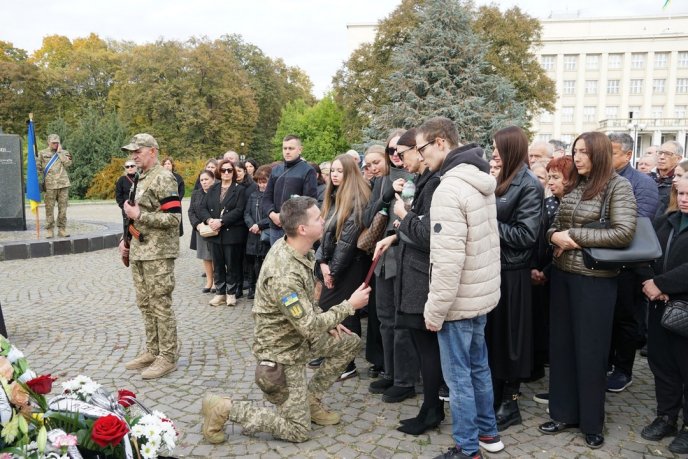 В Ужгороді поховали воїна, який отримав важке поранення і помер у лікарні – 02