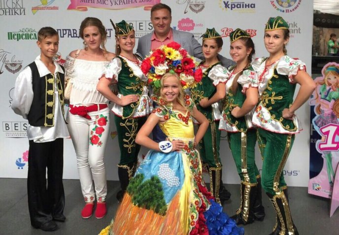 Берегівчанка Анна Якимець стала володаркою титулу "Міні Міс Україна 2016" – 04 Берегівчанка Анна Якимець стала володаркою титулу "Міні Міс Україна 2016" – 04
