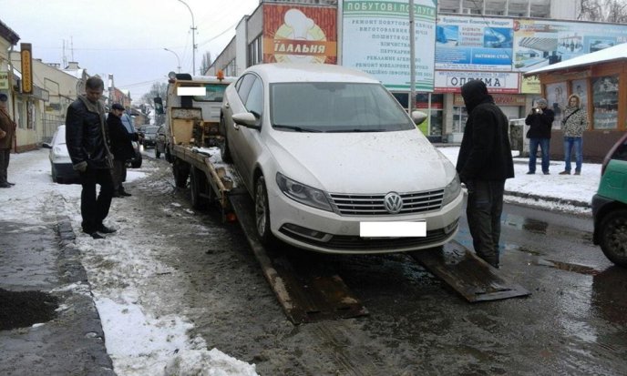 У центрі Ужгорода патрульні поліцейські евакуювали "оленя" – 02