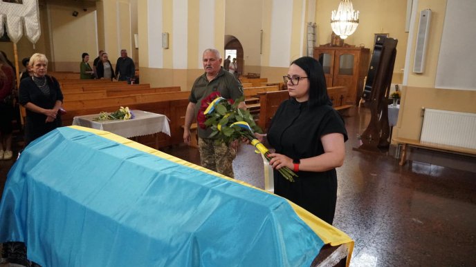 У Мукачеві попрощалися із полеглим Героєм  – 09