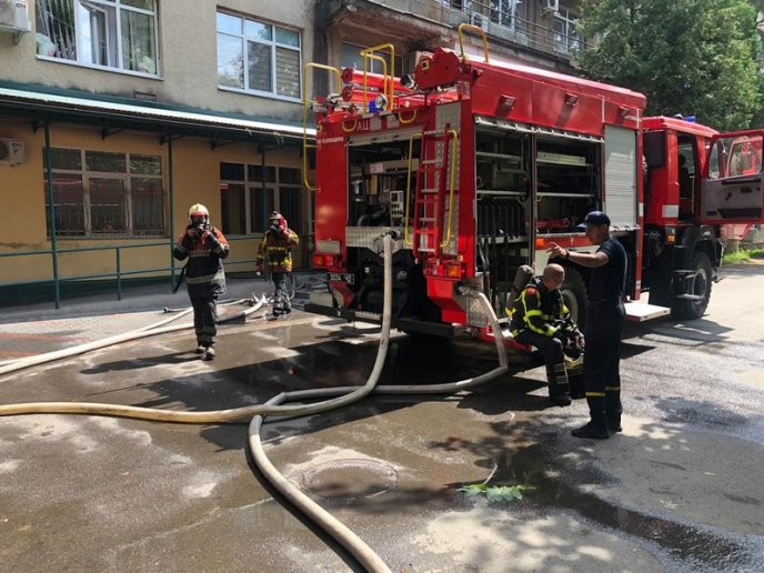 Пожежа у лікарні: евакуювали 200 людей – 01