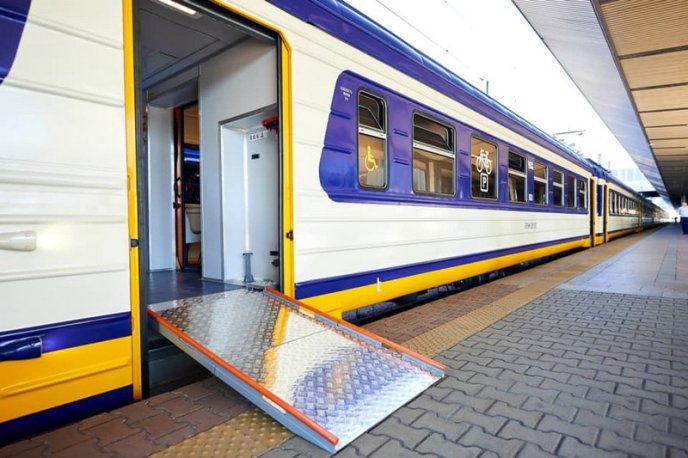 "Укрзалізниця" запускає перший інклюзивний приміський електропоїзд: як він виглядає – 02