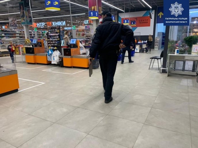 Карантин в Ужгороді: у трьох торгових центрах виявили порушення – 01