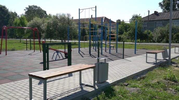 У Мукачівській ОТГ завершили облаштування дитячих ігрових і спортивних майданчиків – 04