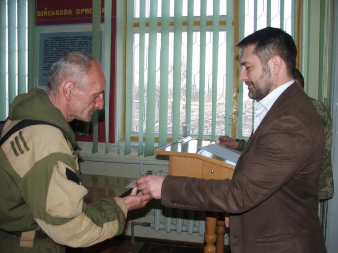 У Мукачеві урочисто нагородили бійців АТО державними нагородами – 12