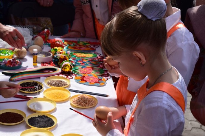 На площі Театральній в Ужгороді відбувся цікавий захід – 03