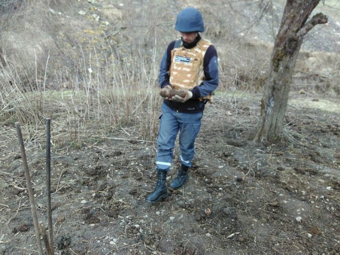 Закарпатці дедалі частіше знаходять на городах вибухонебезпечні предмети – 02