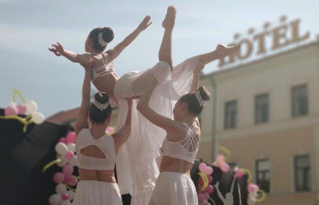 У центрі Мукачева провели танцювальне свято – 04