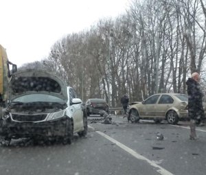 На трасі "Київ-Чоп" зіткнулися 4 машини. За кермом однієї з них була закарпатка – 05