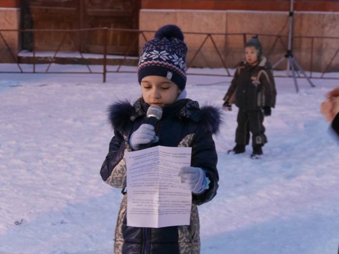 Біля колишньої ужгородської синагоги урочисто запалили ханукальну менору – 02