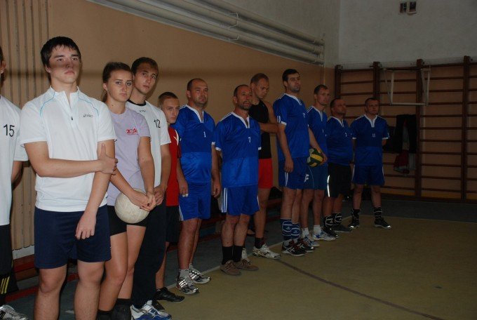 Іршавські спортсмени вшанували пам’ять свого колеги волейбольним турніром (ФОТО) – 01 Іршавські спортсмени вшанували пам’ять свого колеги волейбольним турніром (ФОТО) – 01