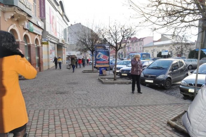 В Ужгороді муніципальна поліція ганяла продавців стихійного ринку – 03