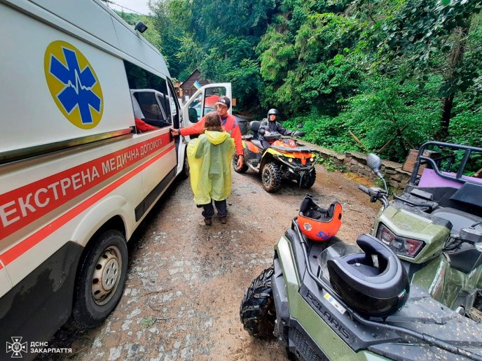 Поблизу водоспаду Шипіт довелось рятувати 20-річну дівчину – 01 Поблизу водоспаду Шипіт стало зле молодій туристці