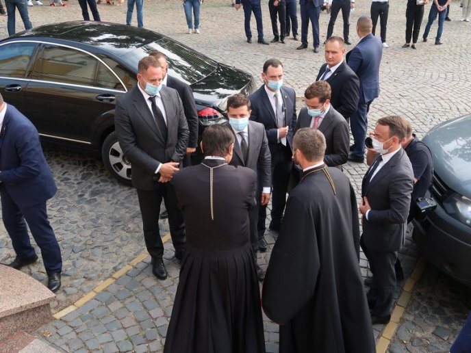 Володимир Зеленський відвідав один із відомих храмів Закарпаття – 02