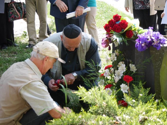 В Ужгороді вшанували пам’ять жертв Голокосту – 04